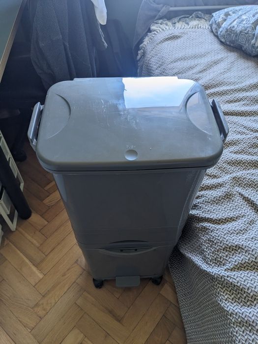 Kosz na śmieci wielopoziomowy z przegródkami