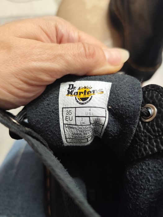 Dr. Martens Sinclair Milled Nappa Leather Platform – Czarne glany na platformie z zamkiem