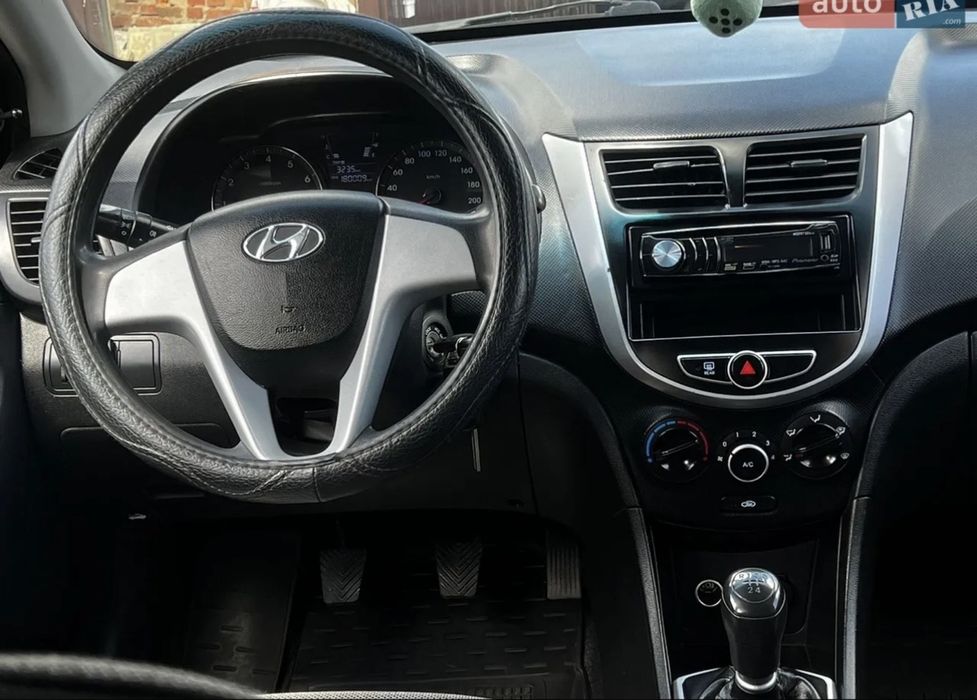 Продам hyundai accent 2011