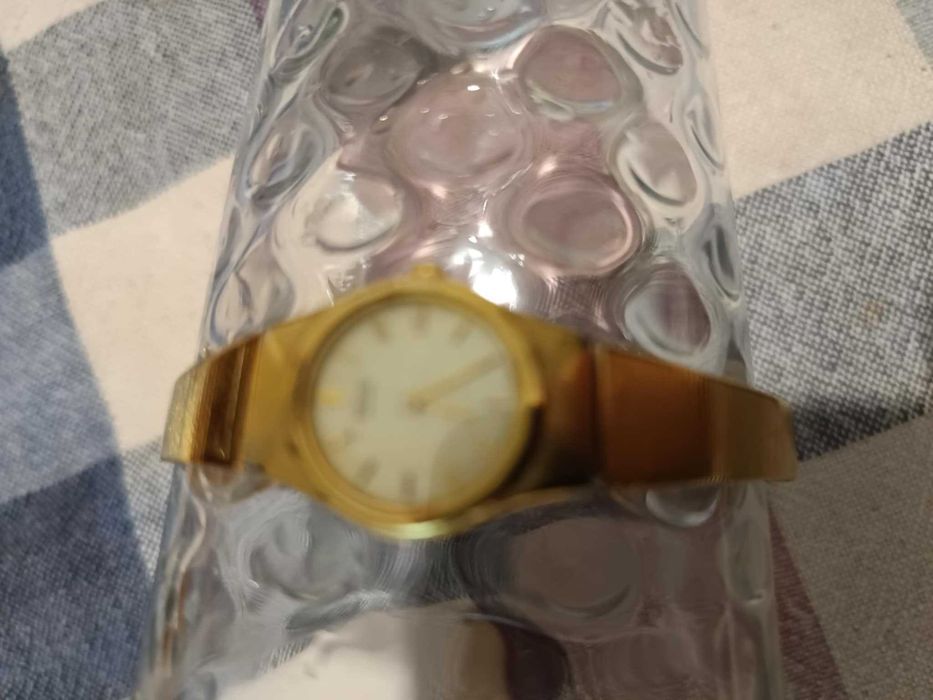 Relógio pequeno vintage em aço dourado, marca Seiko
