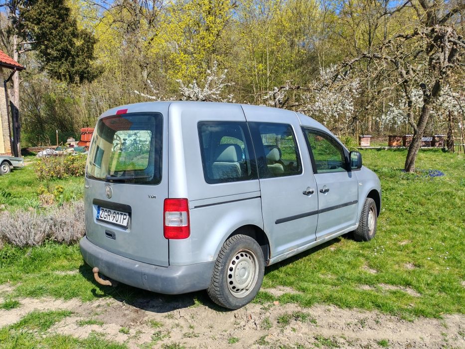 Auto VW caddy 1,9 TDI 2006 do remontu lub na części