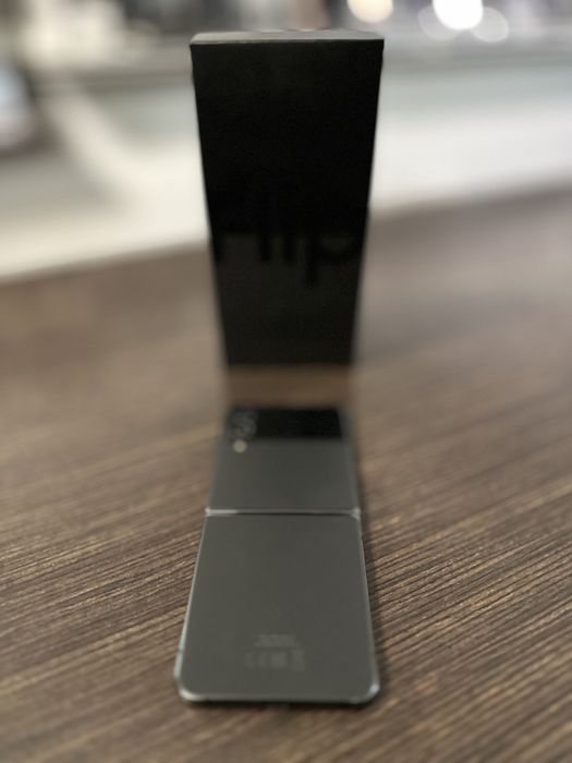 Smartfon SAMSUNG Z Flip 4 128GB SM-F721B Graphite Poznań Długa 14
