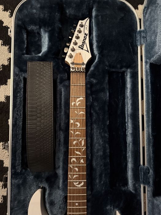 Ibanez JEM555 Steve Vai | 2011 | Dobra seria | Futerał | White