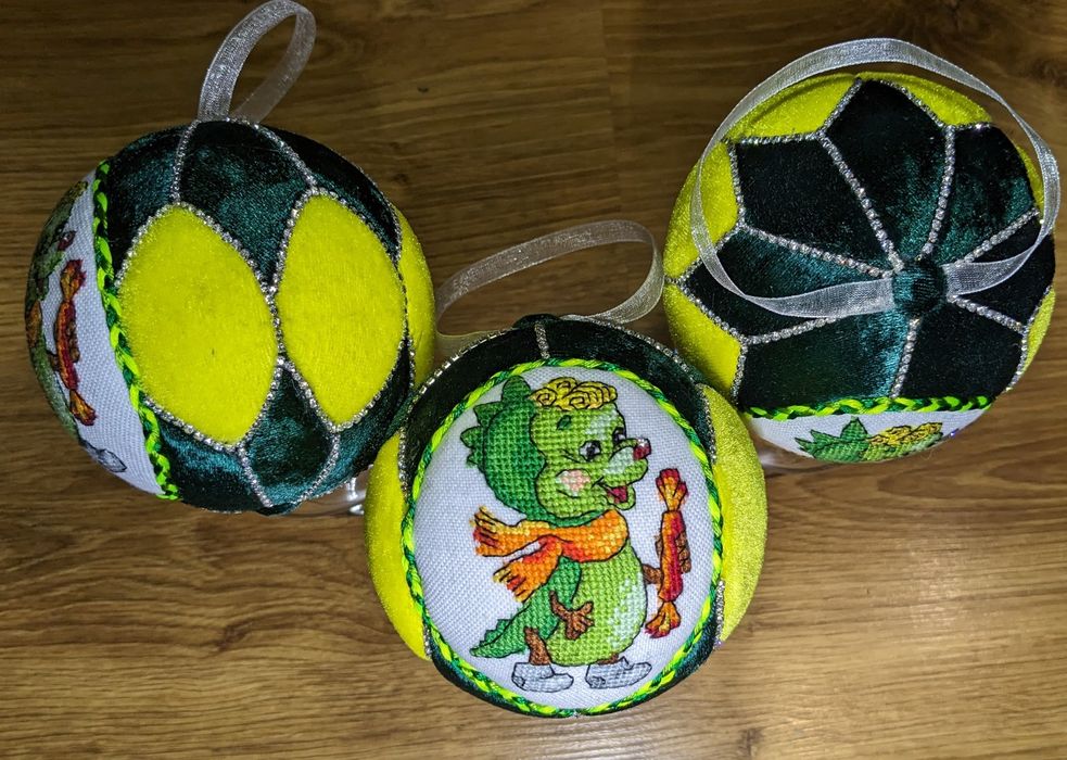 Новорічна ялинкова іграшка