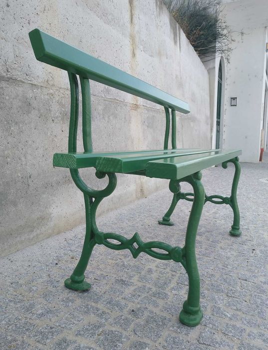 Banco antigo de jardim