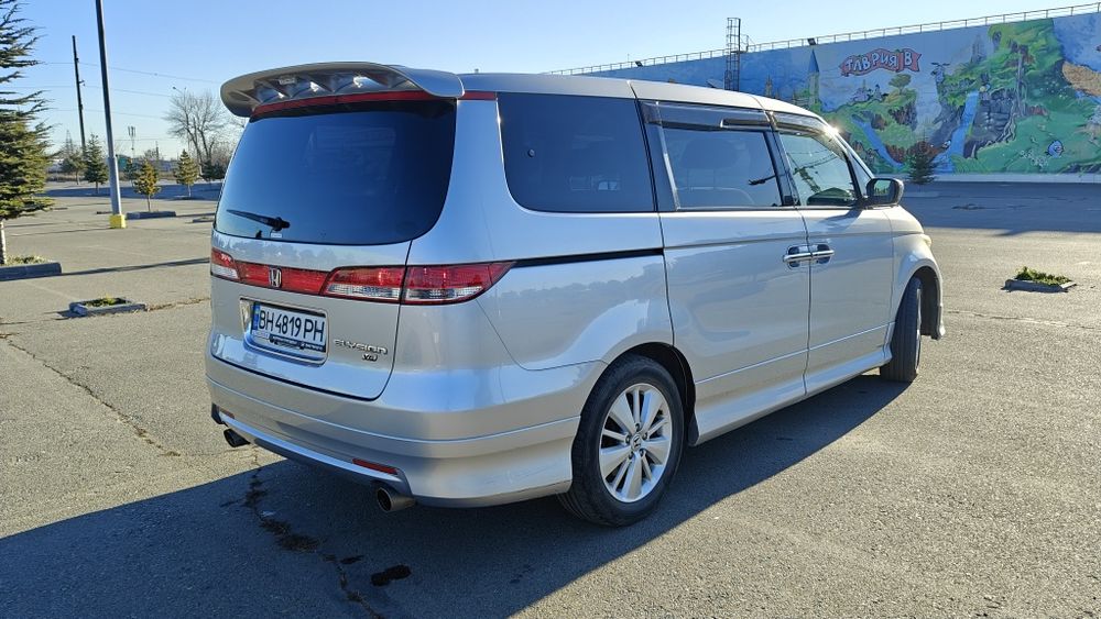 Продам Honda Elysion