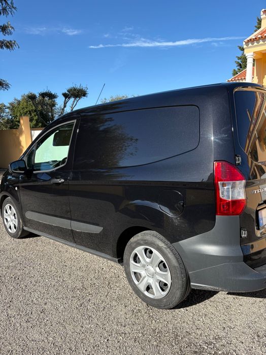 Carrinha Ford Transit courier