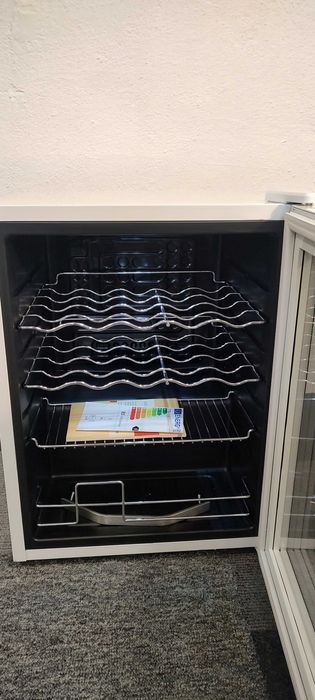 Lodówka szklane drzwi, biała, witryna 60L Klarstein   S-288