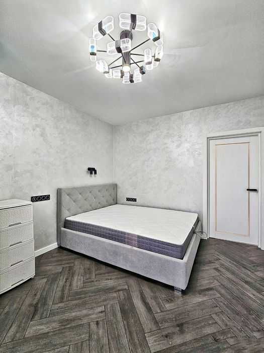 3 кімнатна квартира в ЖК "Лебединий" 1 хв від метро