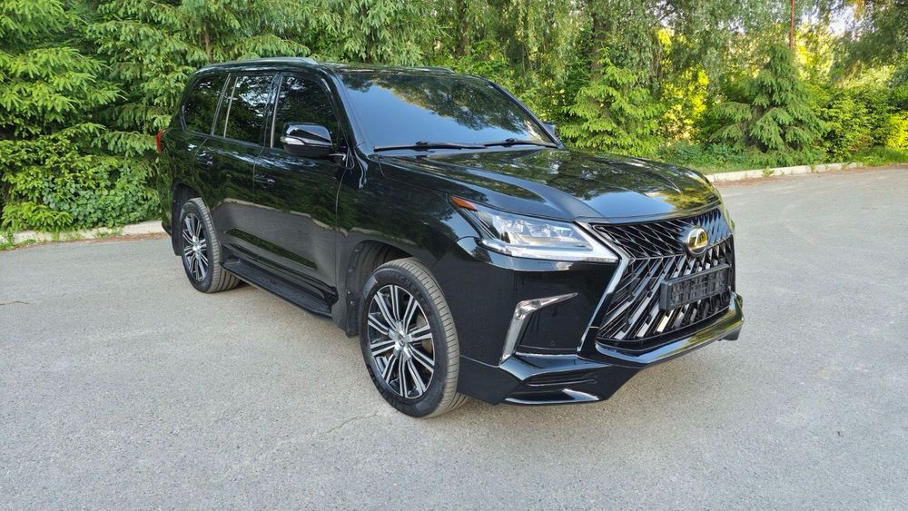 LEXUS LX570 Luxury + F Sport. 2019 год. Пробег 116 000