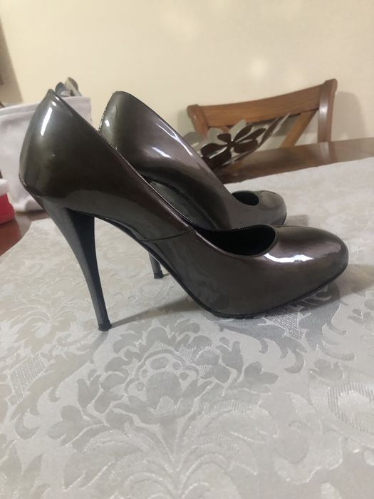 Sapatos verniz Gloria Ortiz n.35