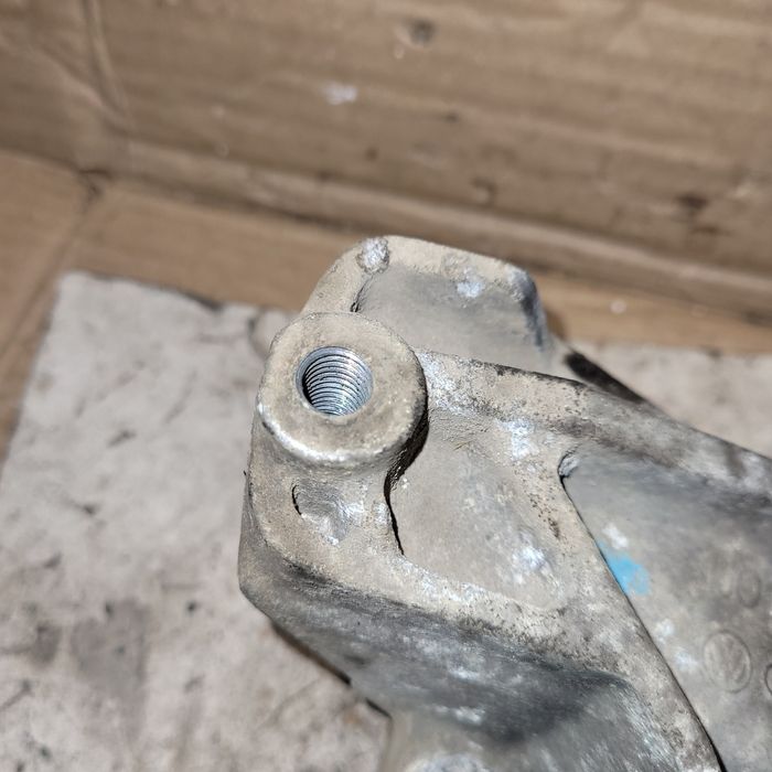 Łapa mocowanie skrzyni biegów vw golf IV Audi A3 8L seat skoda 1.9TDI