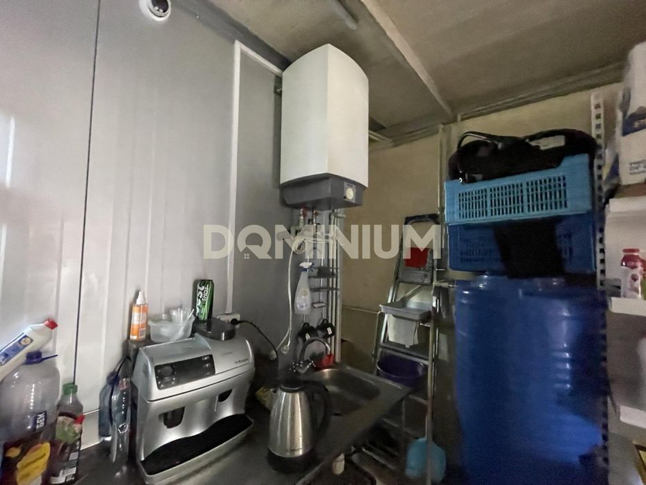 Продається комерція в місті Хуст по центральній дорозі