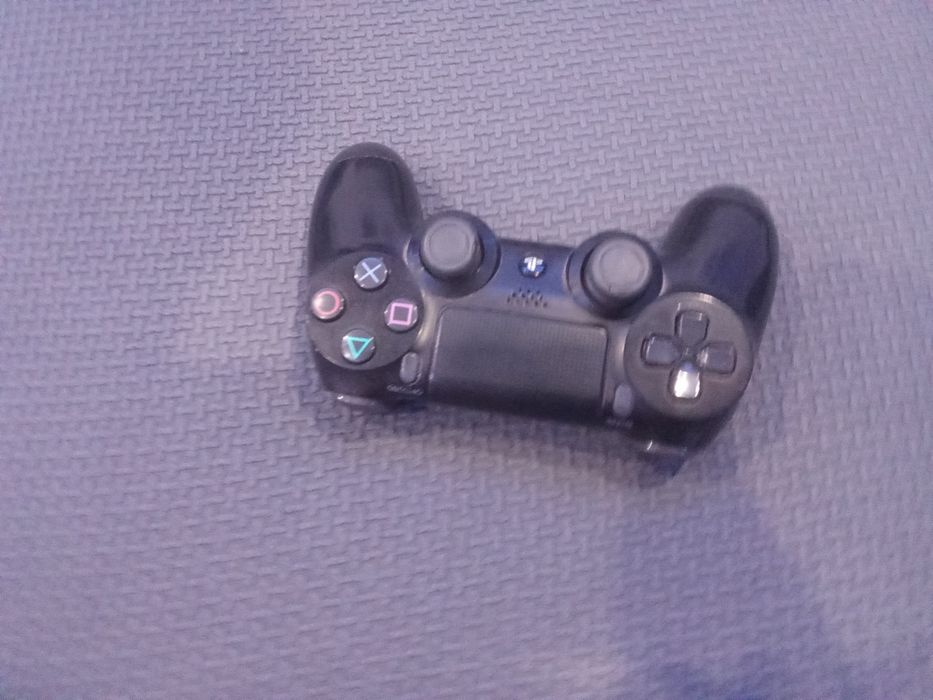 Ps4 Pro com 1 comando e 9 jogos