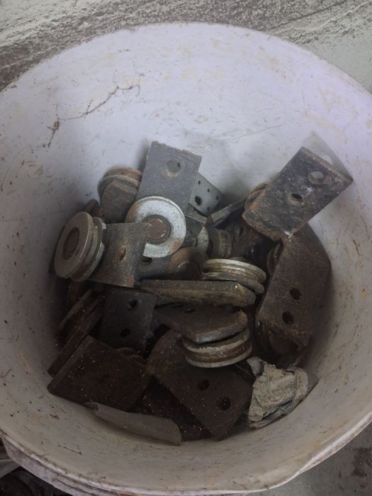 Rolka metalowa jezdna na ceownik kątownik.