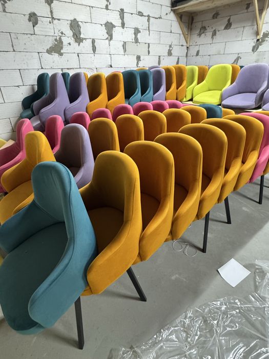 Стільці дивани від виробника в кавярню кафе ресторани під замовленя