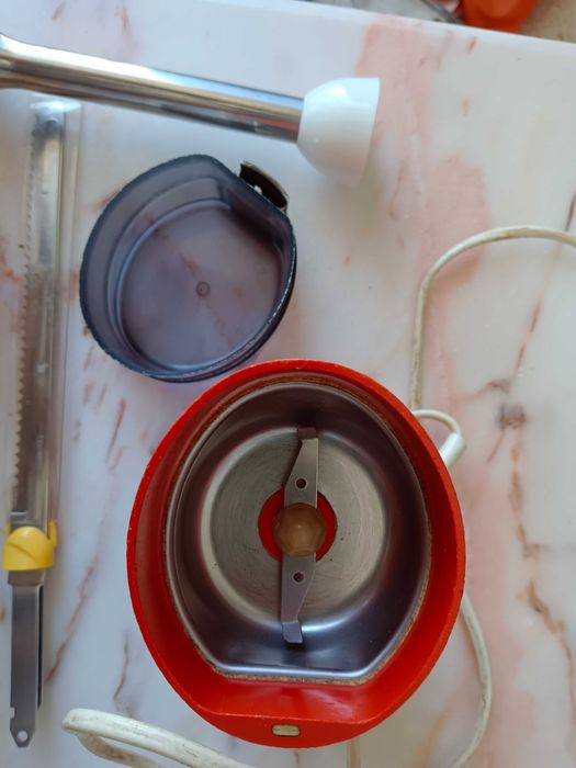 Varinha mágica + moinho de café + faca eléctrica