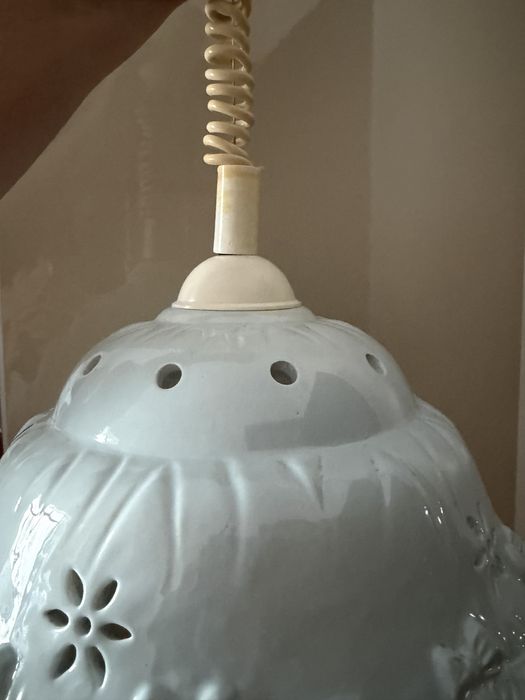 Candeeiro de tecto em louça