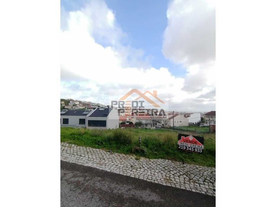 Lote de terreno urbano com 225 m2, para moradia geminada, composta ...