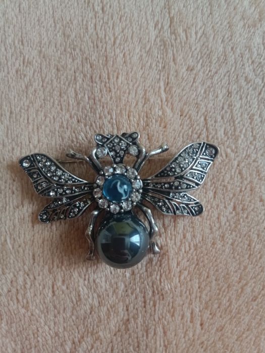 Broszka nowa elegancka