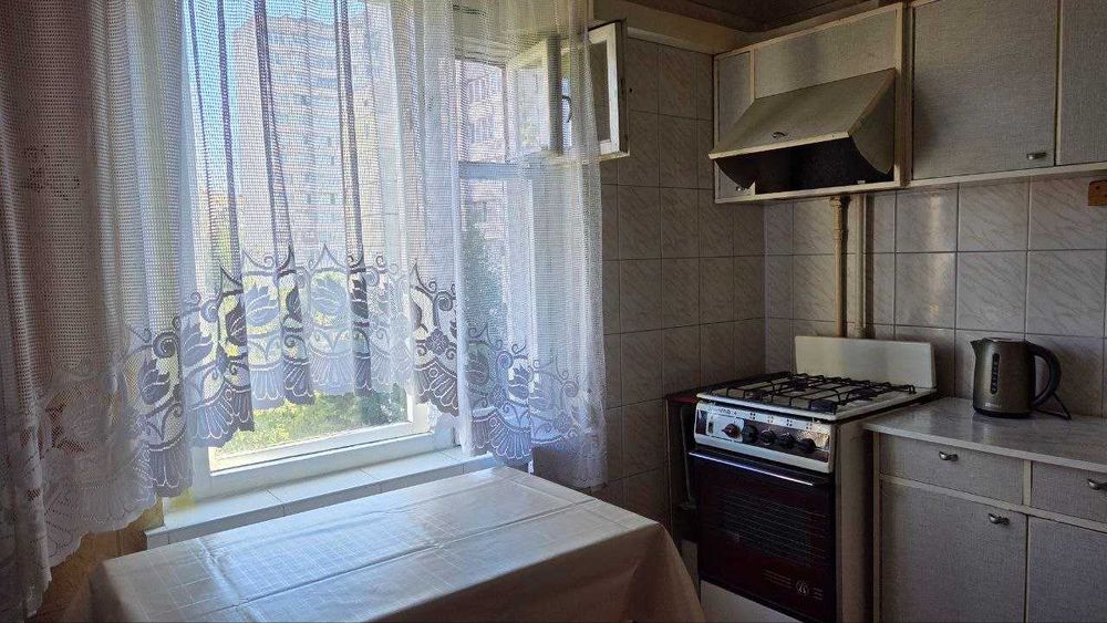 Здається 3к квартира на Харьковському масиві. метро Вирлиця. вул. Вербицького