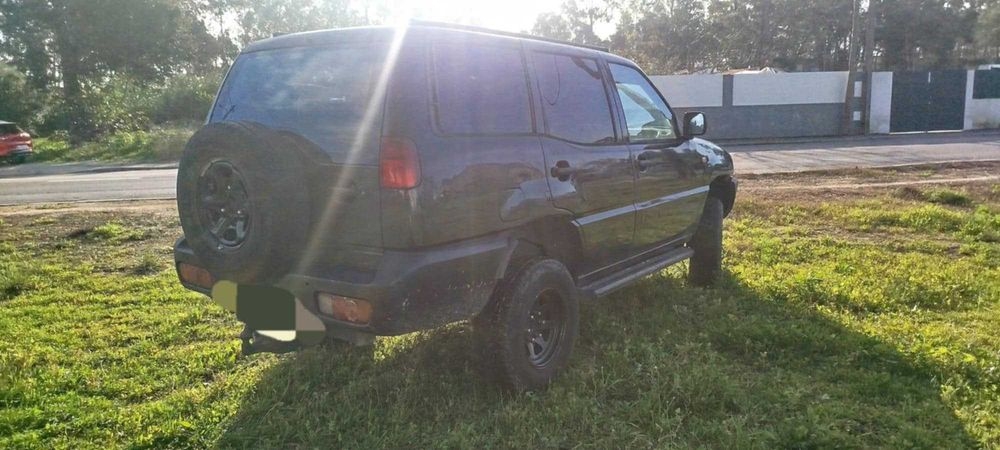 Nissan Terrano ll 2.7 td pra vender às peça