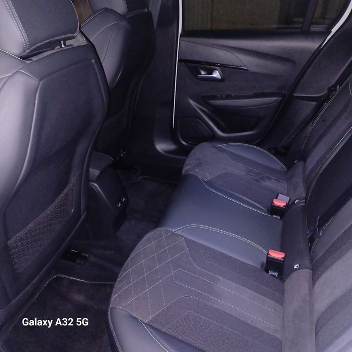 Automóveis Peugeot e-208:=250€/semana   para  TVDE