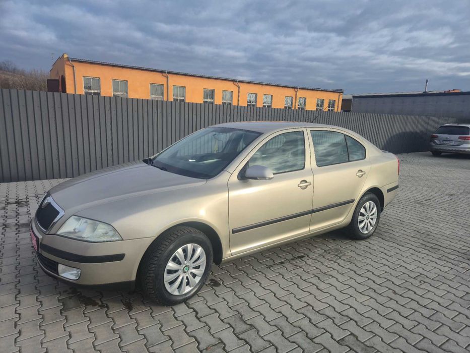 Идеальное состояние.  Готов к любым проверкам. Не требует ни малейших вложений. Без ДТП. Все стекла родные , включая лобовое. Комплектация: двухзонный климатконтроль, круизконтроль, электрозеркала, подогрев зеркал,парктроник. Работает каждая опция, каждая кнопка. Готова к постановке на учет в сервисном центре