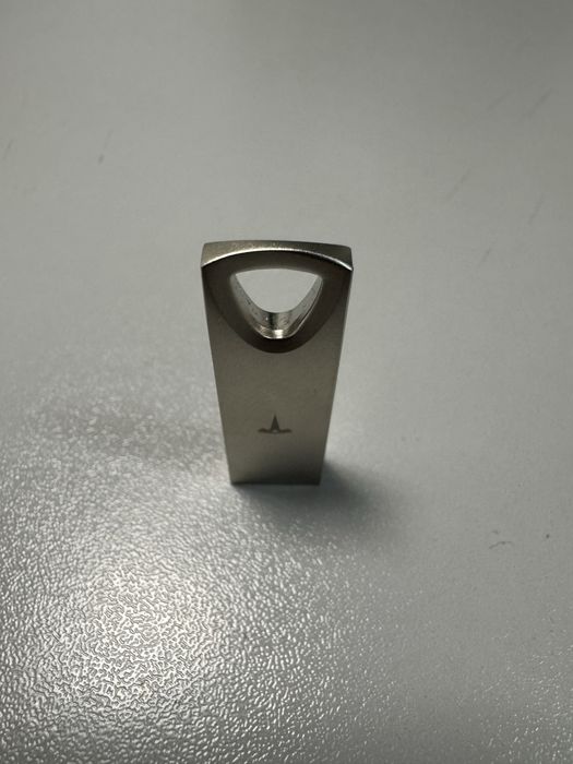 Оригінальна флешка Tesla 128 Gb