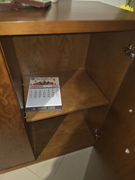 Aparador e mesa de jantar