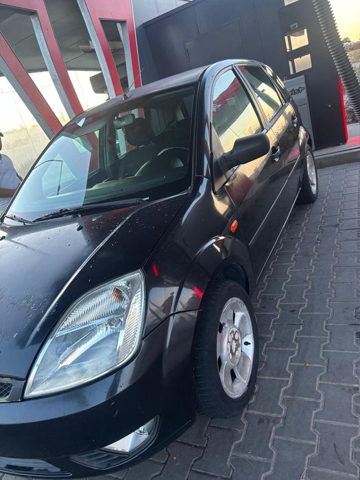 Vendo Ford Fiesta GHIA 2005