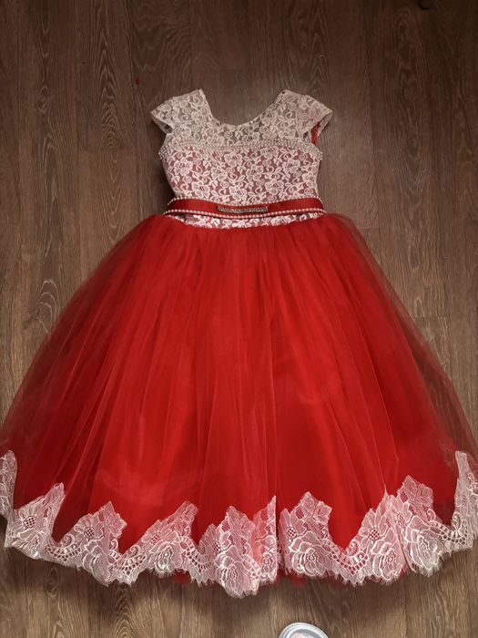 Святкове пишне дитяче плаття