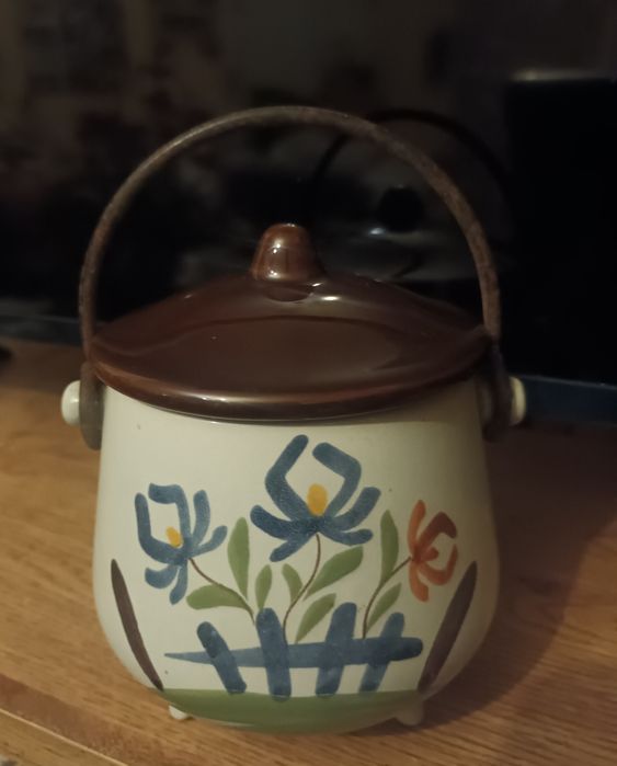 Pote pintado à mão