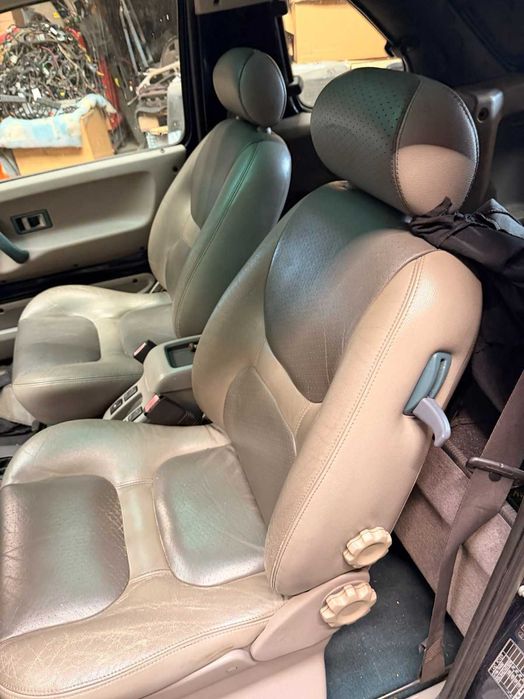 Land Rover Freelander Bancos 3 portas pele 75€ cada dianteiros