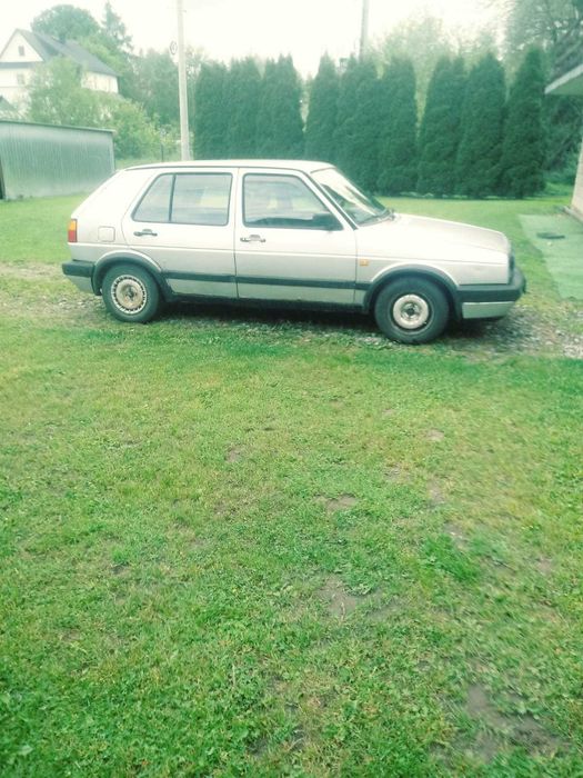 Samochód volkswagen golf2