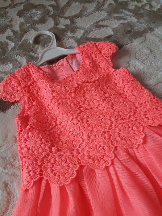 Нарядное фирменое платье одежда для девочки 9-12 месяцев