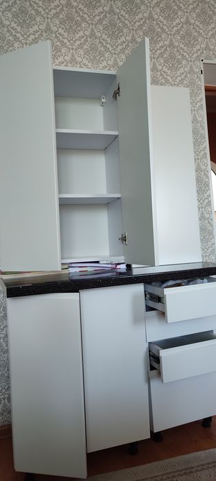 Нова кухня фірми Роял Гарант матова