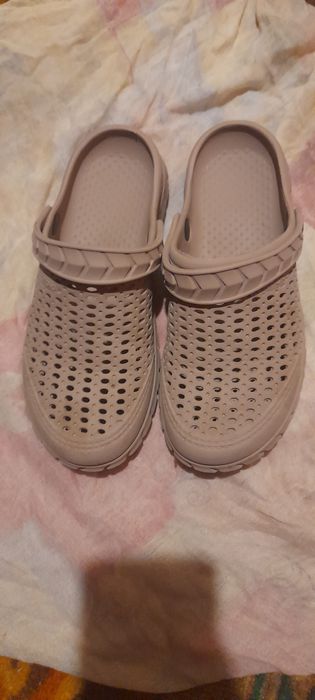 Жіночі кроксси н