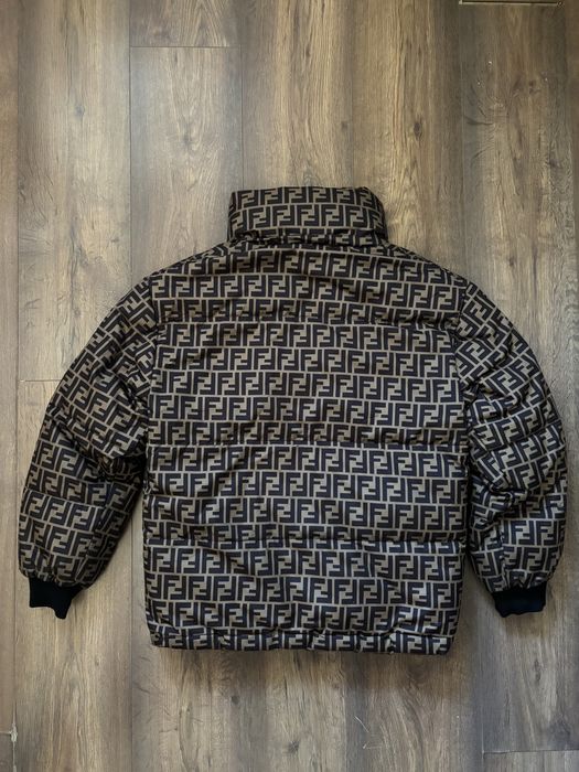 Пуховик Fendi Оригінал ( кофта, куртка, сумочка, плаття )