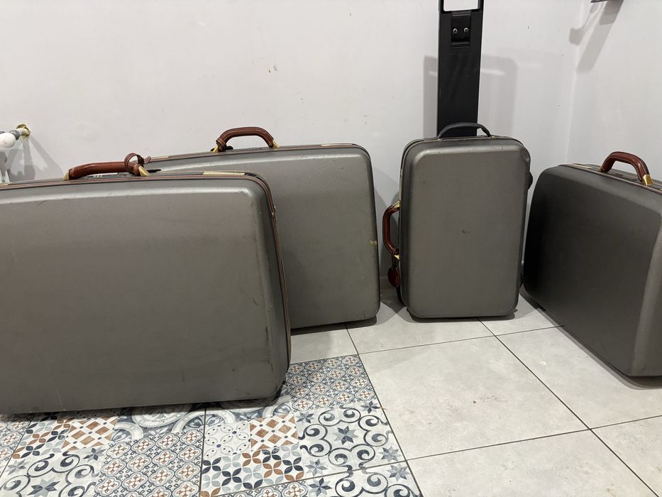 Zestaw Eleganckich Walizek Vintage – Samsonite (4 sztuki)