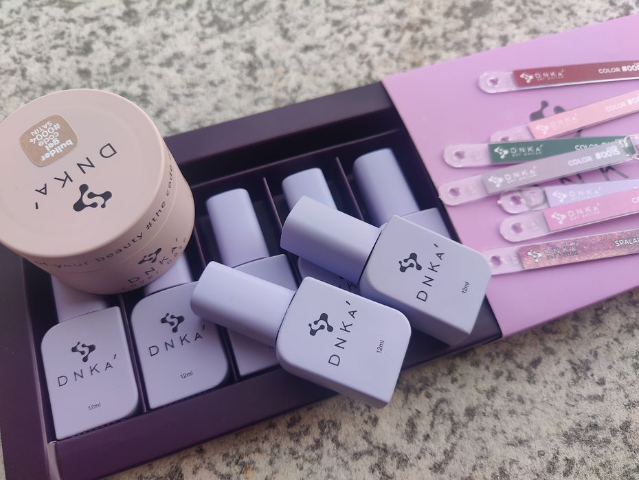 Продам одним лотом набор лаков и билдер гель  04 DNKa