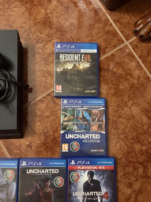 Pack PS4 + Comando + 10 Grandes Jogos (Excelente Estado)