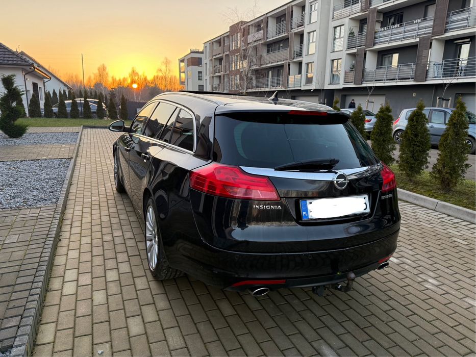 Opel Insignia 2.0 CDTI BiTurbo. Xenon. Navi. Panorama Dach. HAK.