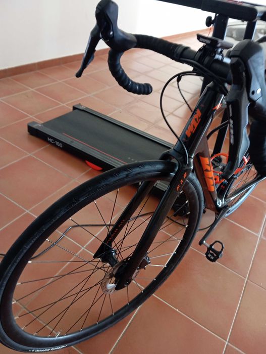 Bicicleta de ciclismo KTM carbono