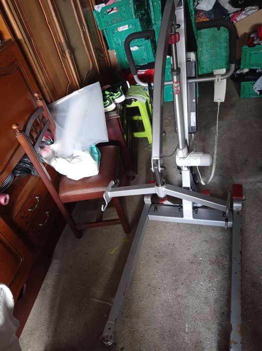 Grua elétrica (elevatória) com arnês