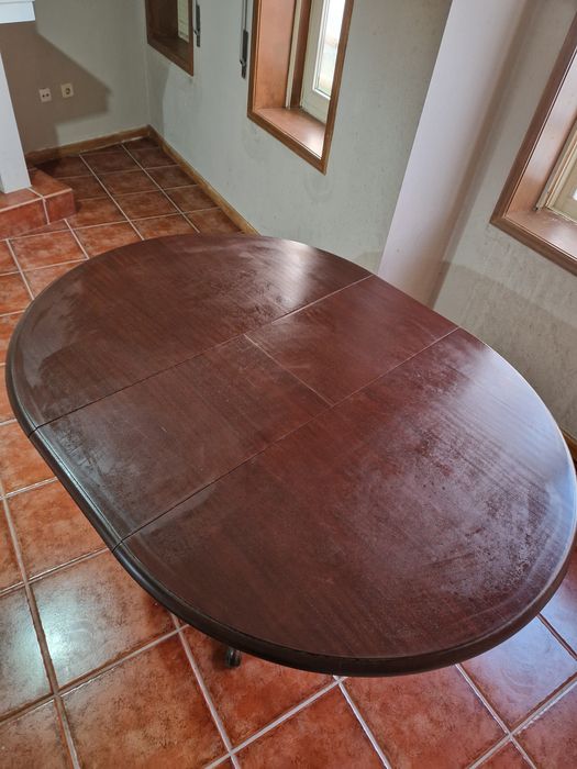 Mesa de Sala Clássica e Cadeiras