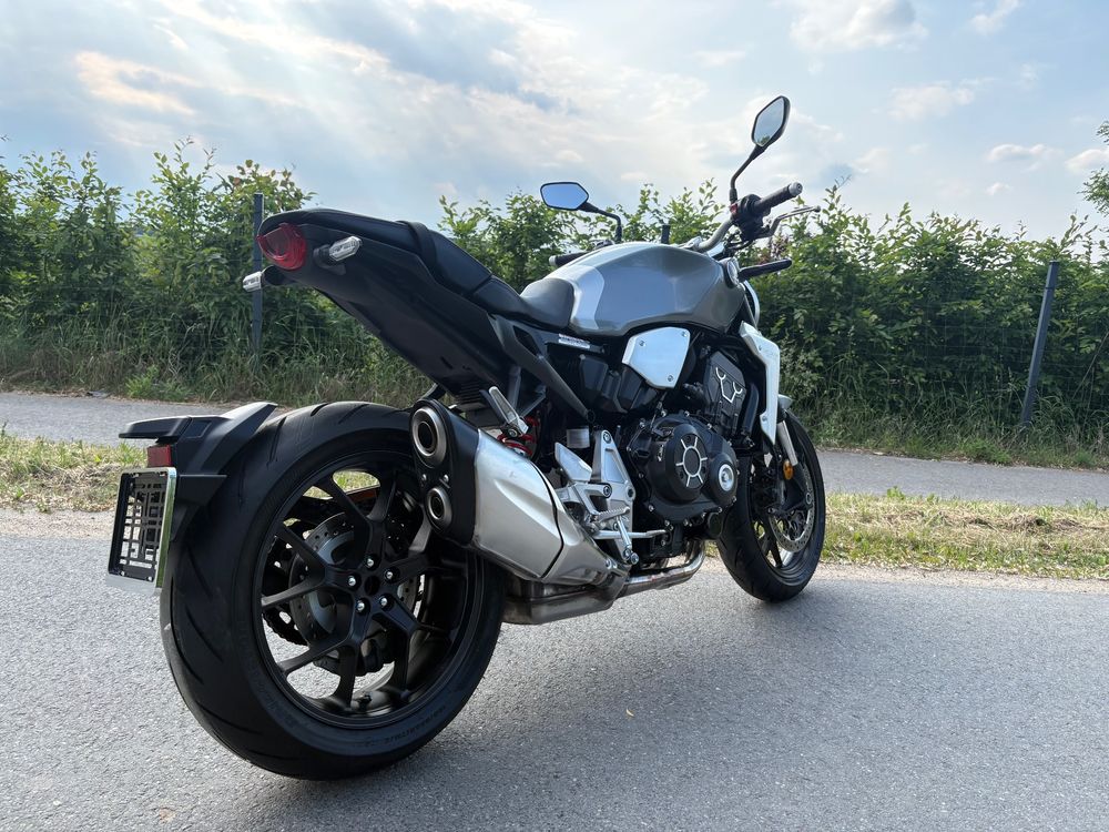 alt