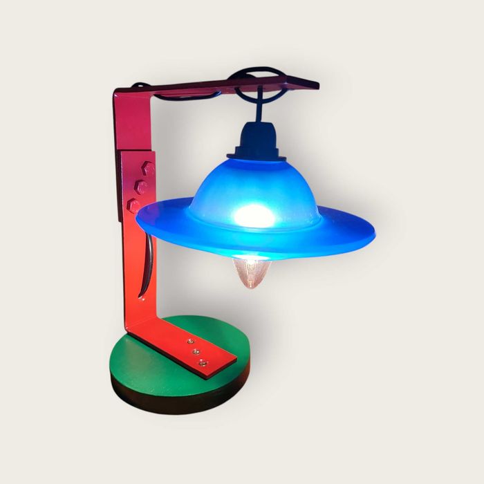 Lampka nocna „UFO”. Świetlny znak z innego wymiaru. Space age.