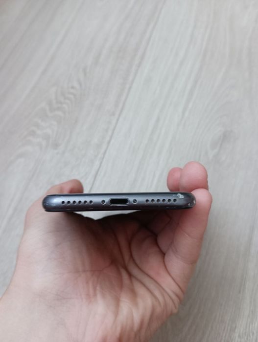 Продам айфон 8 64гб