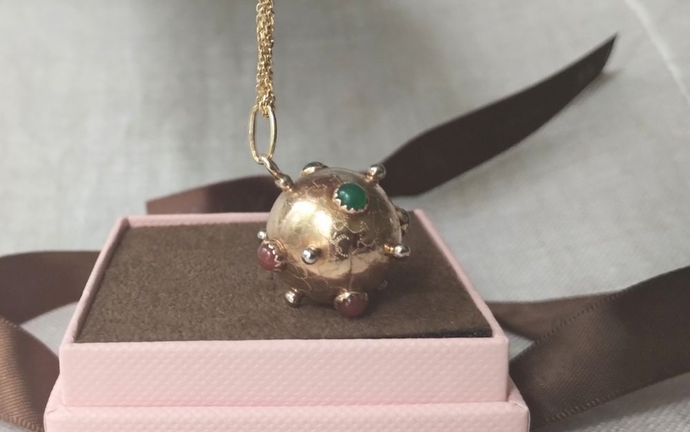 Piękna  złota  zawieszka  kulka PRL unikat.